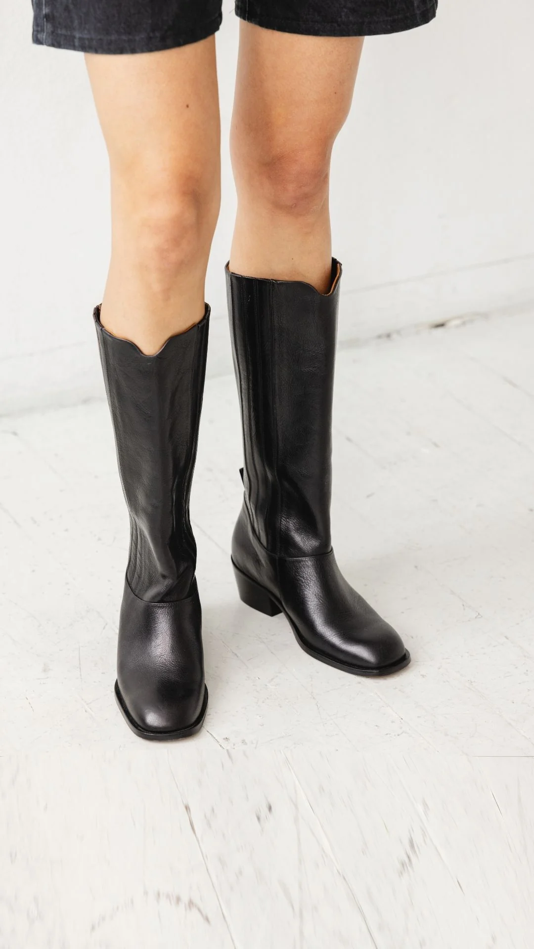 The Calf Boot [Black] - Image 2