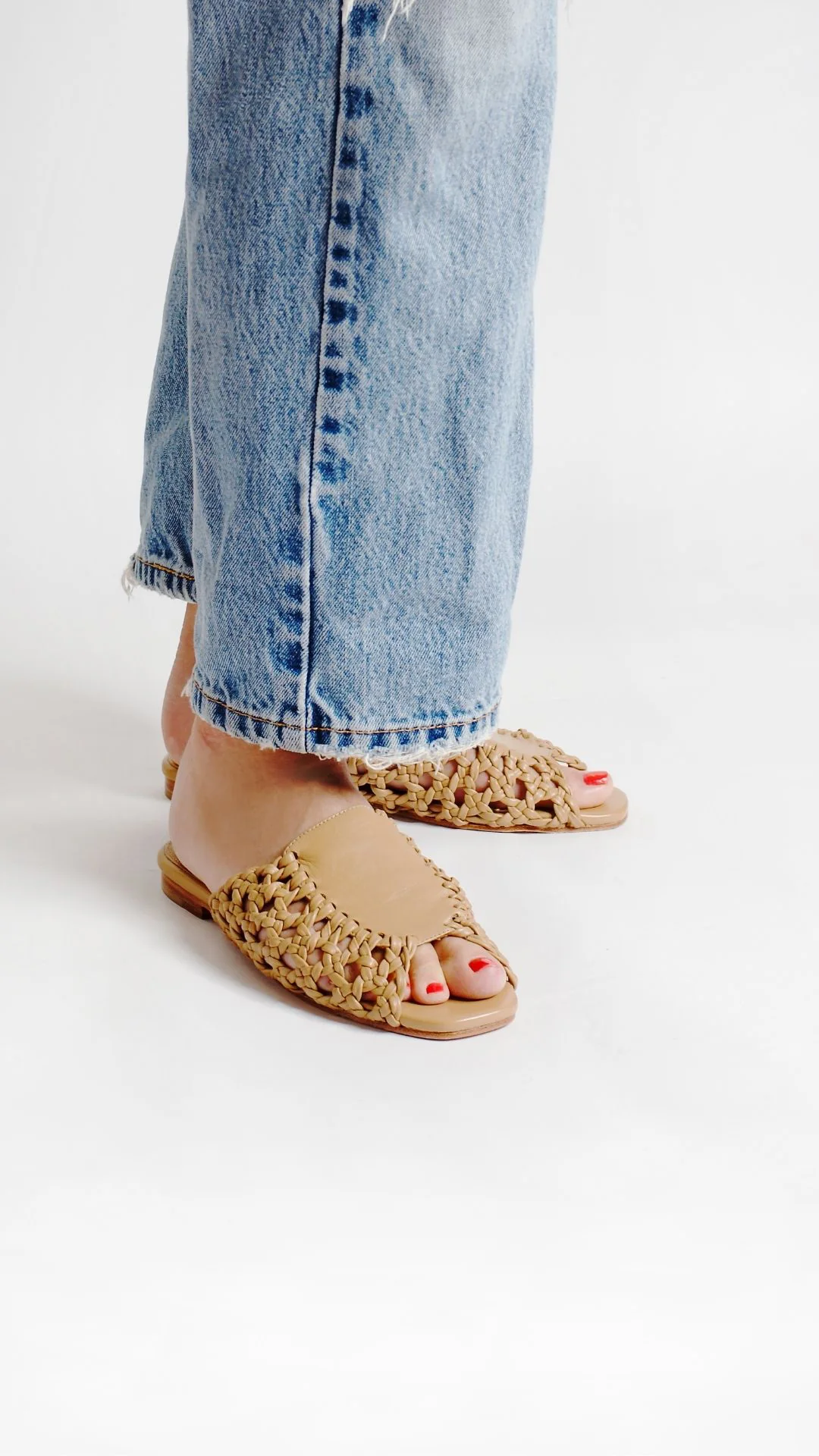 The Rattan Sandal [Miel] - Image 2