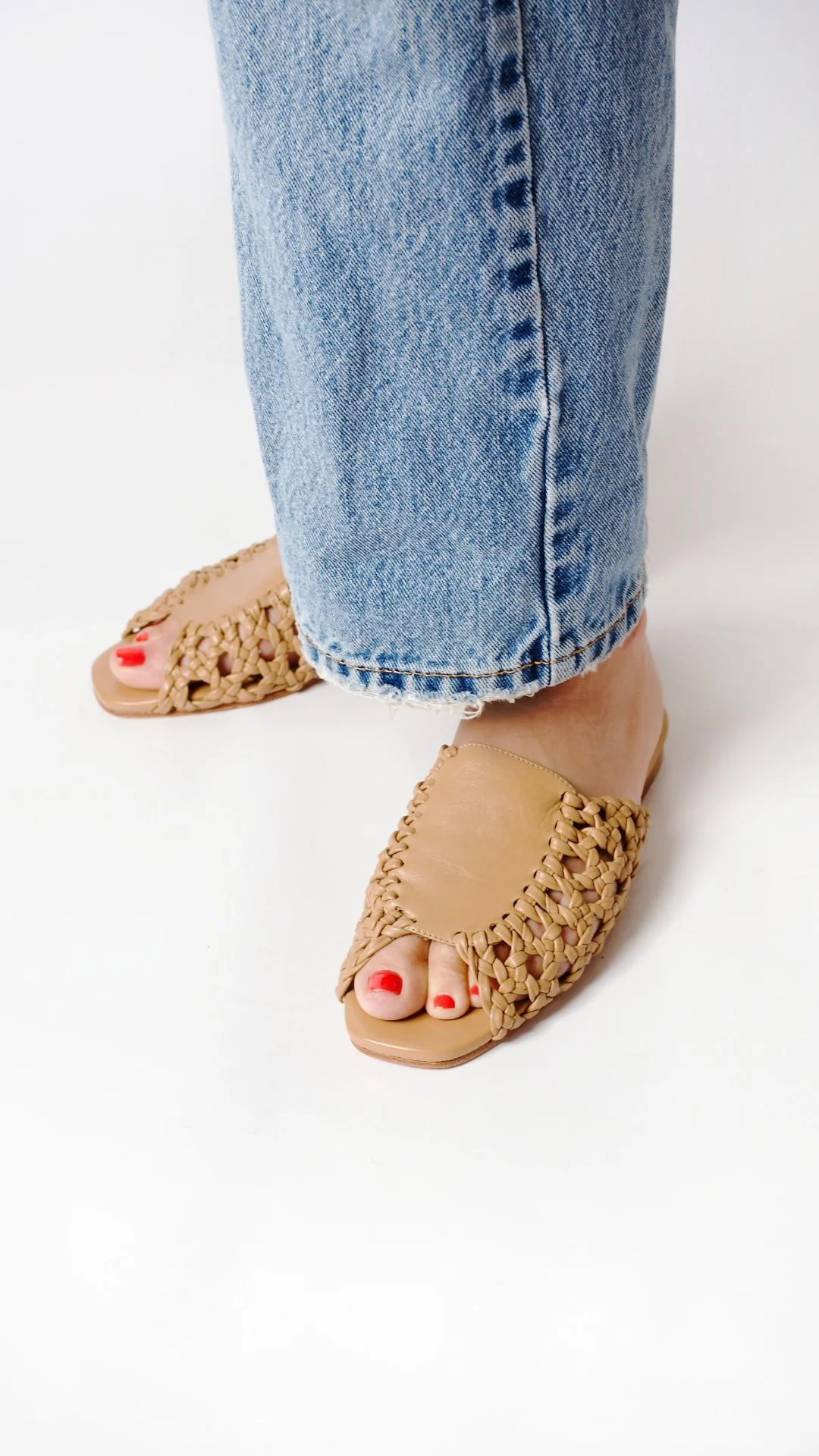 The Rattan Sandal [Miel] - Image 3