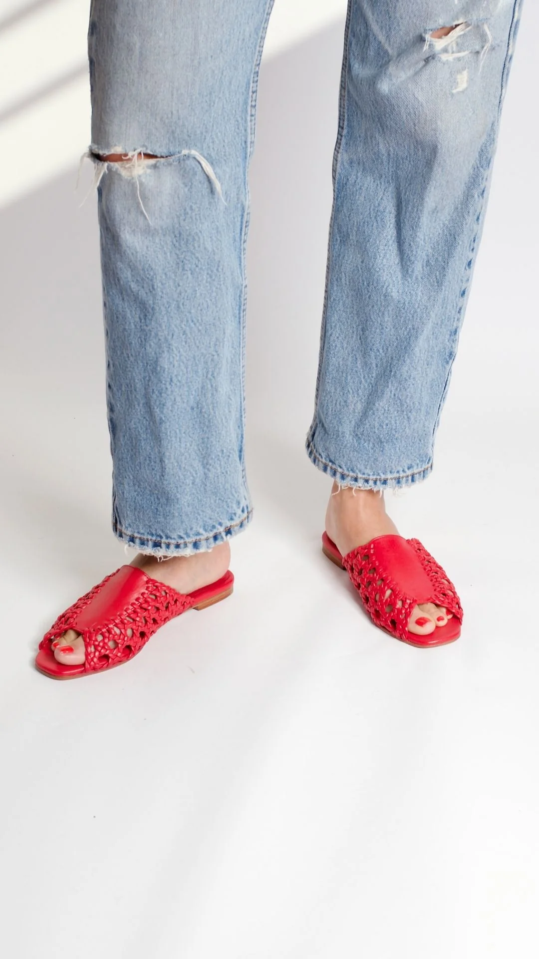 The Rattan Sandal [Red] - Image 4