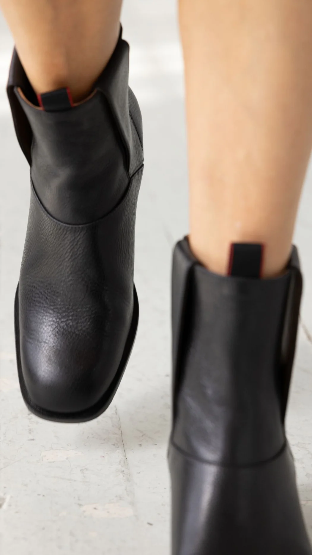 The Chelsea Boot [Black] - Image 5