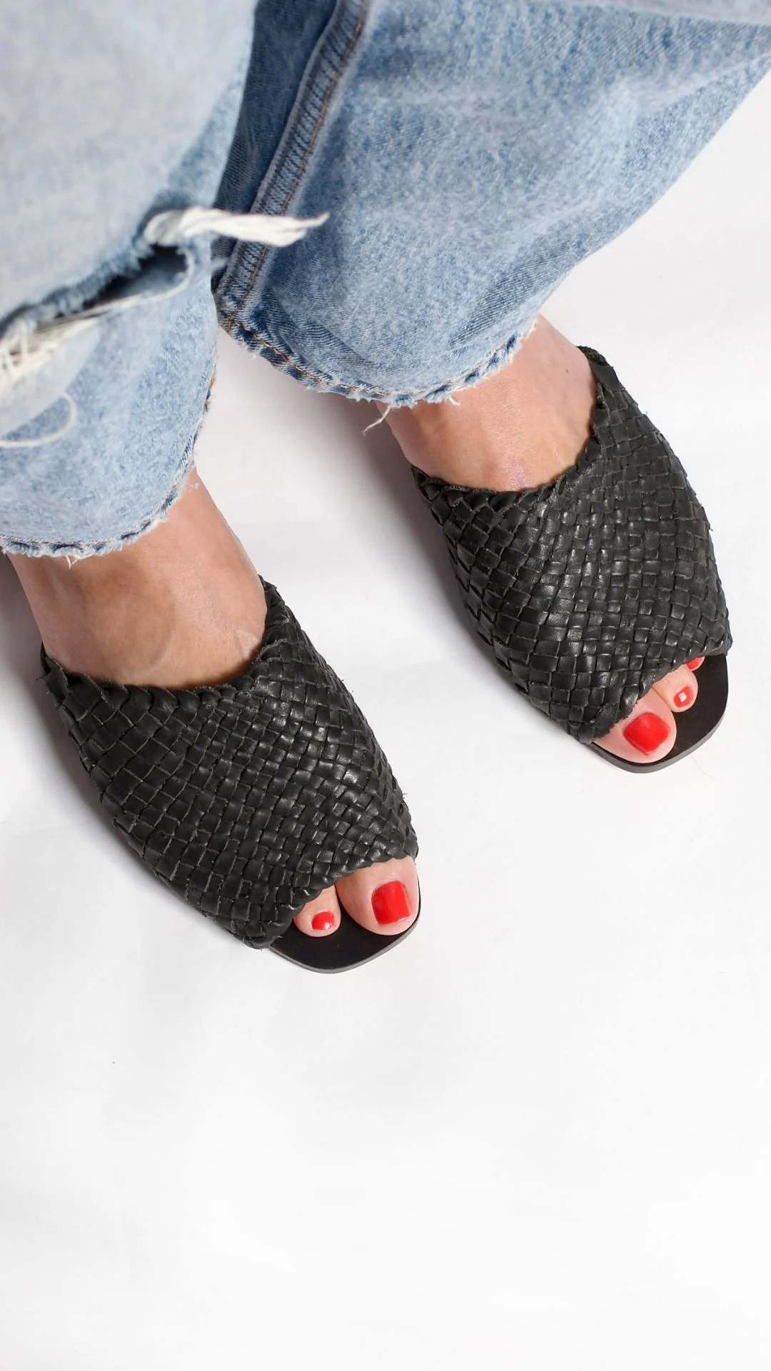 The Woven Slide [Black] - Image 2