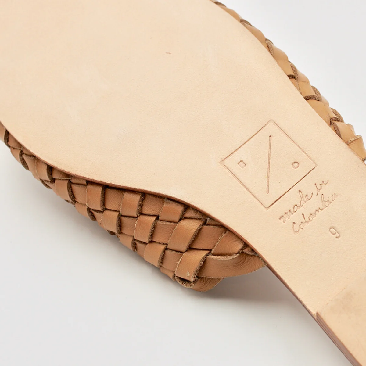 The Woven Slide [Miel] - Image 10